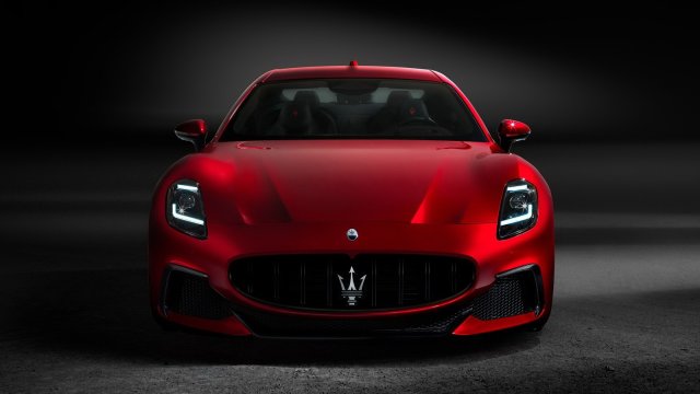 Maserati presenta la sua prima vettura plug-in.  La nuova GranTurismo è alimentata da tre motori elettrici