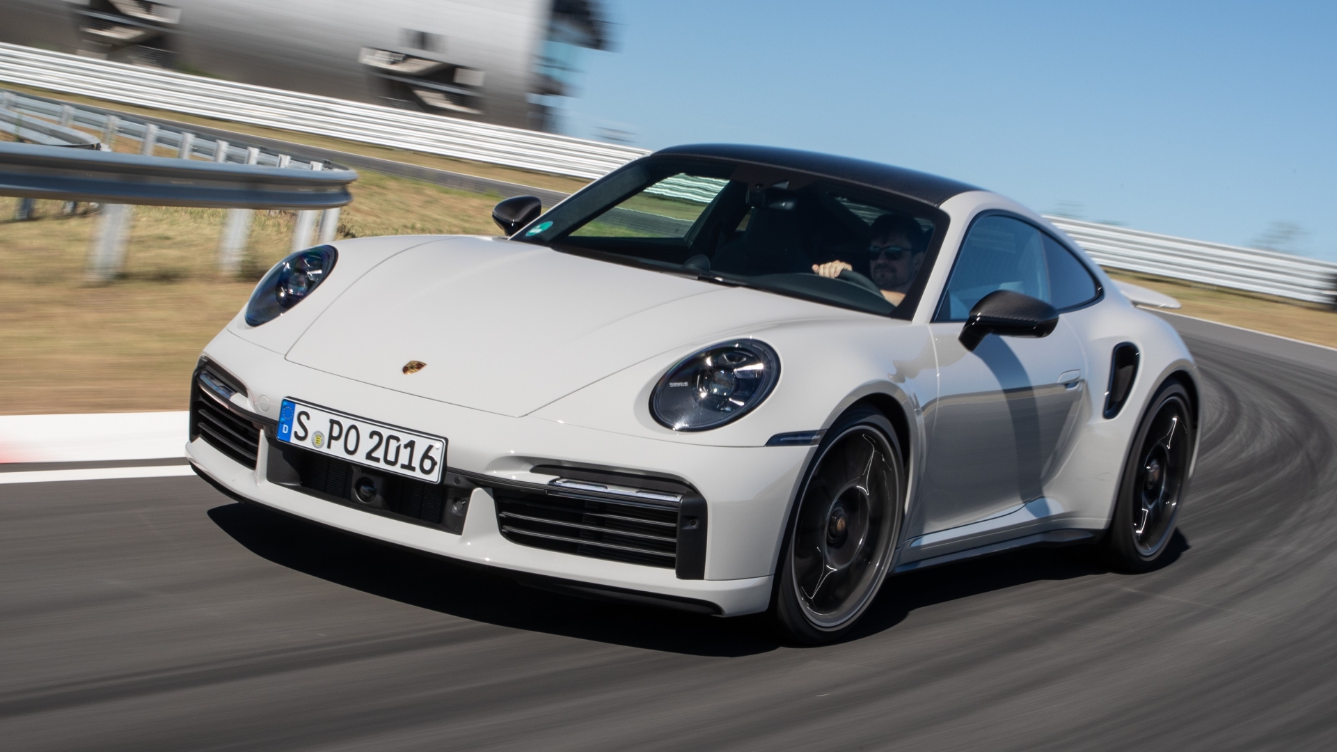 Testovali jsme na okruhu nová Porsche Cayman GT4 a 911