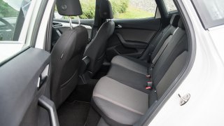 SEAT Arona 1.0 TSI interiér 8