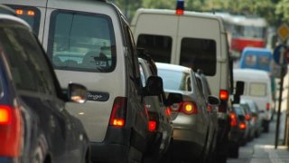 Komentář: Praha bezhlavě experimentuje s dopravou. Řidiče i obyvatele má jako rukojmí