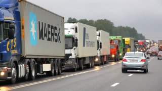 Praha nečekaně zakázala vjezd kamionů. Zaplaví střední Čechy, varuje ministerstvo