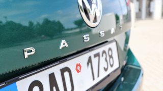 Dvojtest velkého kombi VW Passat Variant: Trápili jsme modela v holinkách i kulturistu na dietě