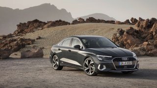 Druhá generace sedanu Audi A3 je luxusnější, méně praktická alternativa nové Octavie. Přijede v létě