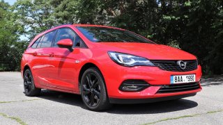 Test rodinného kombi Opel Astra ST 1.5 CDTI AT: Ani devět kvaltů z tříválce čtyřválec neudělá