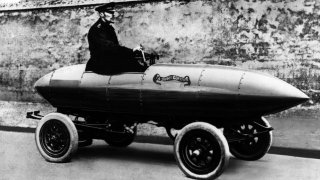 Víte, že rychlost 100 km/h poprvé pokořil elektrický automobil? A bylo to už před 118 lety!