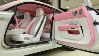 Rolls-Royce Wraith růžový 4