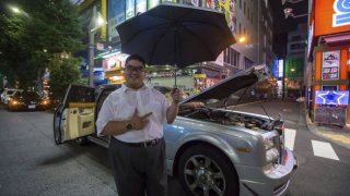 Bláznivý Japonec si dal do Rolls-Royce motor ze staré Toyoty