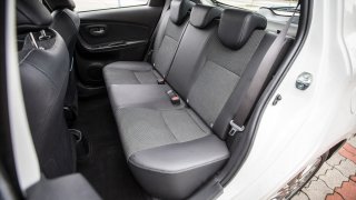 Toyota Yaris 1.5 VVT-iE interiér 3