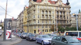 Smuteční loučení s Karlem Gottem uzavře pro auta ulice v centru Prahy. V páteční odpoledení špičce