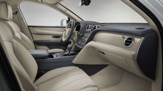 Bentley Bentayga Hybrid interiér