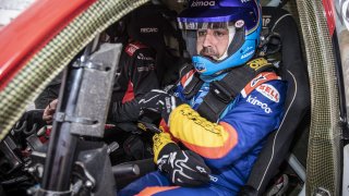 Fernando Alonso testuje Toyotu Hilux 12