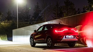 Renault Arkana v provedení „duch Alpine“ skvěle vypadá a dobře jezdí, nákup hybridu si ale dobře rozmyslete