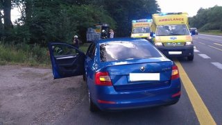 Policejní neoznačená Škoda Octavia po nehodě