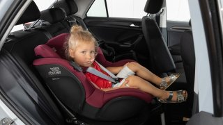 První dětská autosedačka s celotělovým airbagem porazila v nezávislých testech veškerou konkurenci