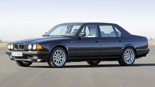 Čím se odlišovalo BMW 750iL od běžných aut osmdesá