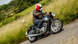 Test motocyklu Triumph Bonneville T120: Stylové retro plné emocí