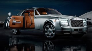 Výběr nového Rolls-Royce je zážitek.