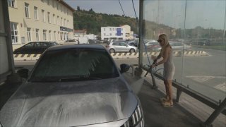 Benzin nebo elektřina? Tereza vyzkoušela Peugeot 208 v obou verzích a spočítala náklady