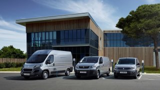 Peugeot už nabízí všechny svoje dodávky jako elektromobily. Jezdí ale i na benzin, naftu, nebo vodík