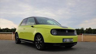 Na evropském trhu končí první elektromobil od Hondy. Vaz mu zlomila nejen nepřiměřená cena