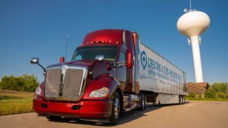 Los Angeles zavádí nákladní dopravu na vodík