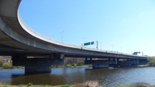 I přes riziko dopravního kolapsu je oprava Barrandovského mostu nutná. Jinak by hrozila tragédie