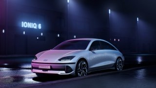 Nejlepším autem v ČR bude obří elektromobil, německá klasika, nebo japonský crossover