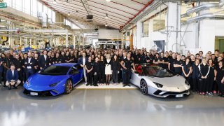 Lamborghini slaví 7000 Aventadorů a 9000 Huracánů. Chce ale mnohem víc