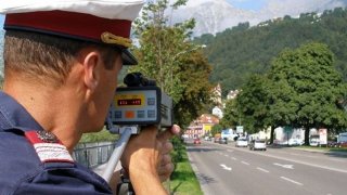 Rakousko zvyšuje pokuty za rychlost. Přijít o řidičák či zaplatit 130 000 Kč nikdy nebylo snazší