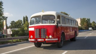 Poklady stodol a garáží: Méně známý předchůdce slavného autobus RTO vozil nadšené budovatele