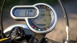 Ducati Scrambler 1100 statické a detaily 15