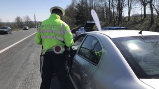 Tvrzení řidiče proti tvrzení policisty? Šofér většinou u soudu nemá šanci a musí zaplatit pokutu