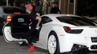 Zpěvák Justin Bieber... Ferrari