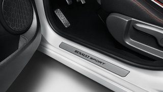 Dacia Sandero RS má dvoulitr, jede přes 200 - Obrá