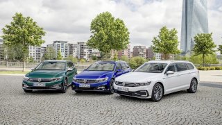 Modernizovaný VW Passat zná svou českou cenu. Je Superb stále levnější?