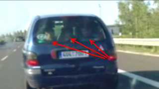 Video Divácké zprávy: Řidič veze tři děti v kufru