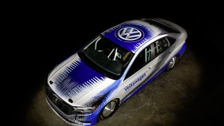 Volkswagen se chystá s modelem Jetta na solné jezero