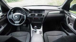 BMW X3 xDrive20d interiér 8