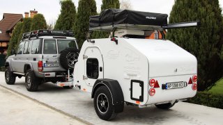 Mikro karavan Life Style Camper je perfektní parťák pro cesty za hranice všedních dnů