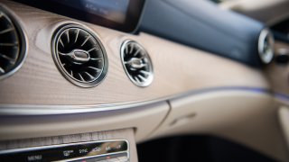 Mercedes-Benz E300 Coupe interiér 2