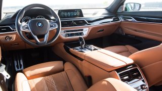 Prohlédněte si vnitřek luxusní limuzíny BMW za 4 miliony