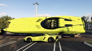 K zářivě zelenému Lamborghini dostanete i pořádný 