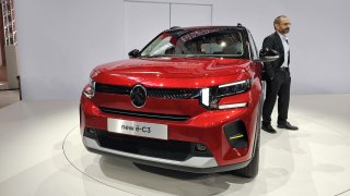 Elektromobil za půl milionu má konečně přesvědčit Evropany. Prohlédli jsme si naživo Citroën ë-C3