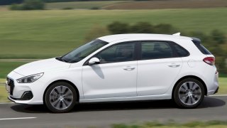 Nový Seat Leon či VW Golf stojí téměř půl miliónu. Nejlevnější konkurent přijde na 314 900 korun