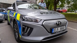Policie ve velkém přesedá do elektromobilů. V Praze bude jezdit vozem Hyundai Ioniq