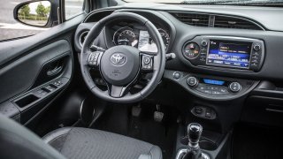 Toyota Yaris 1.5 VVT-iE interiér 6