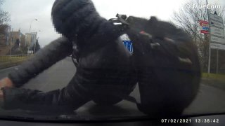 Video: řidič se sám natočil, jak srazil na přechodu v České Lípě dítě. Udělal typickou chybu