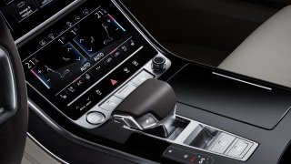 Nové Audi A8 v prodloužené luxusní verzi L. 6
