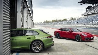 Porsche Panamera GTS a Porsche Panamera GTS Sport 