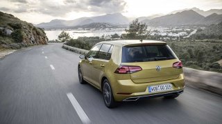 Volkswagen zveřejnil řebříček nejprodávanějších modelů své značky. Premiantem v roce 2017 je opět Golf s téměř jedním milionem dodaných vozů.